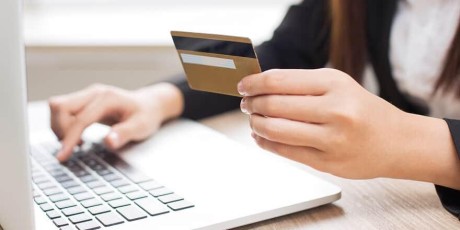 Banco indenizará cliente por cobrança indevida em cartão de crédito